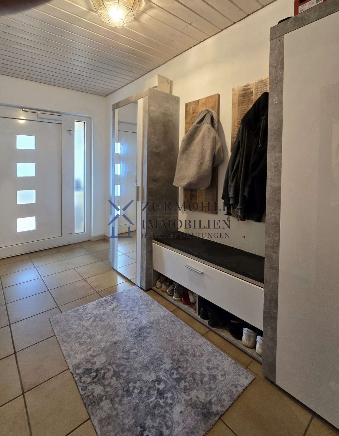 Garderobe EG