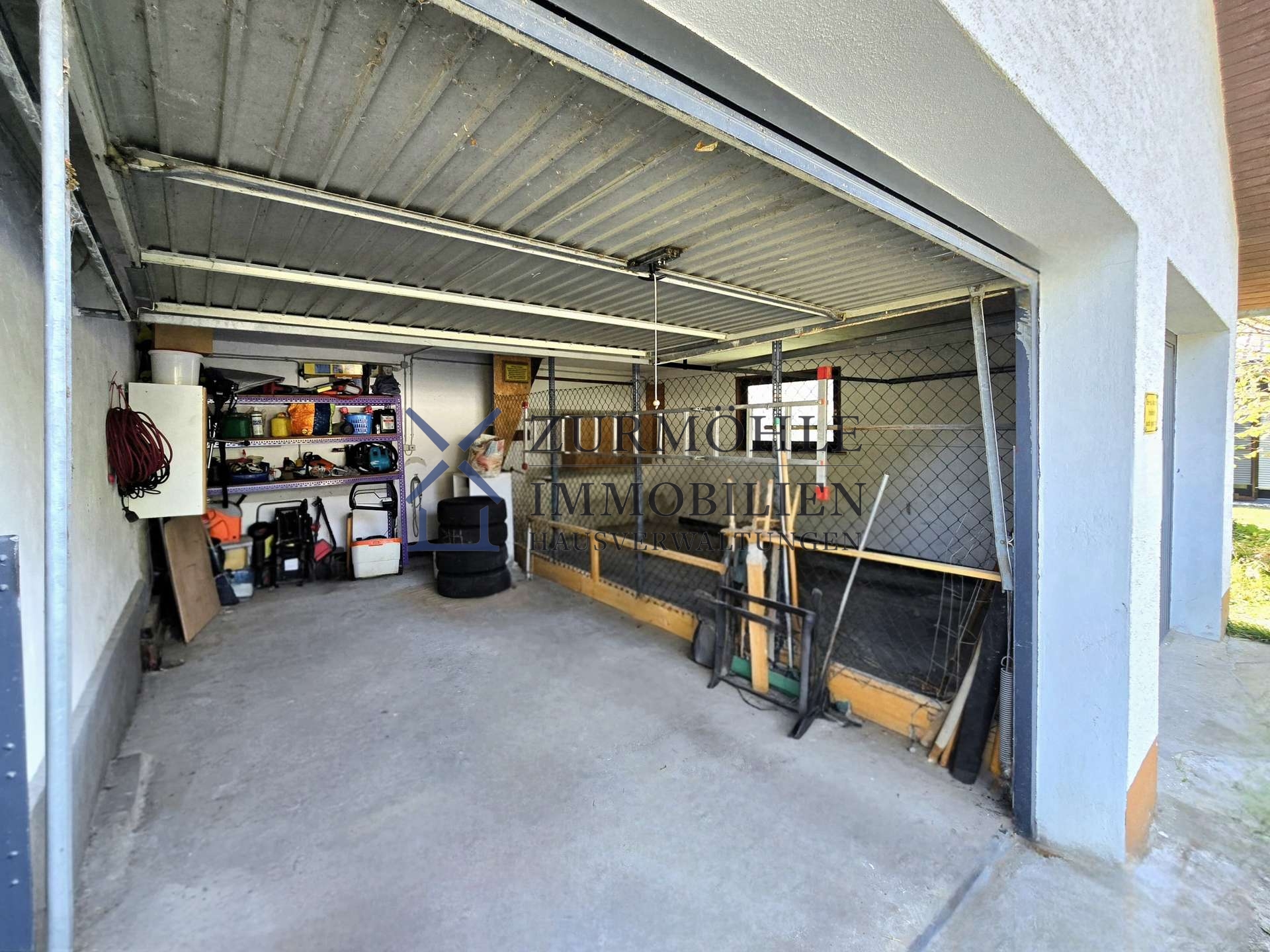 Große Doppelgarage