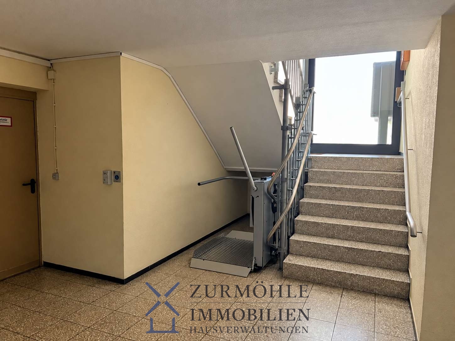 Treppenhaus mit Treppenlift