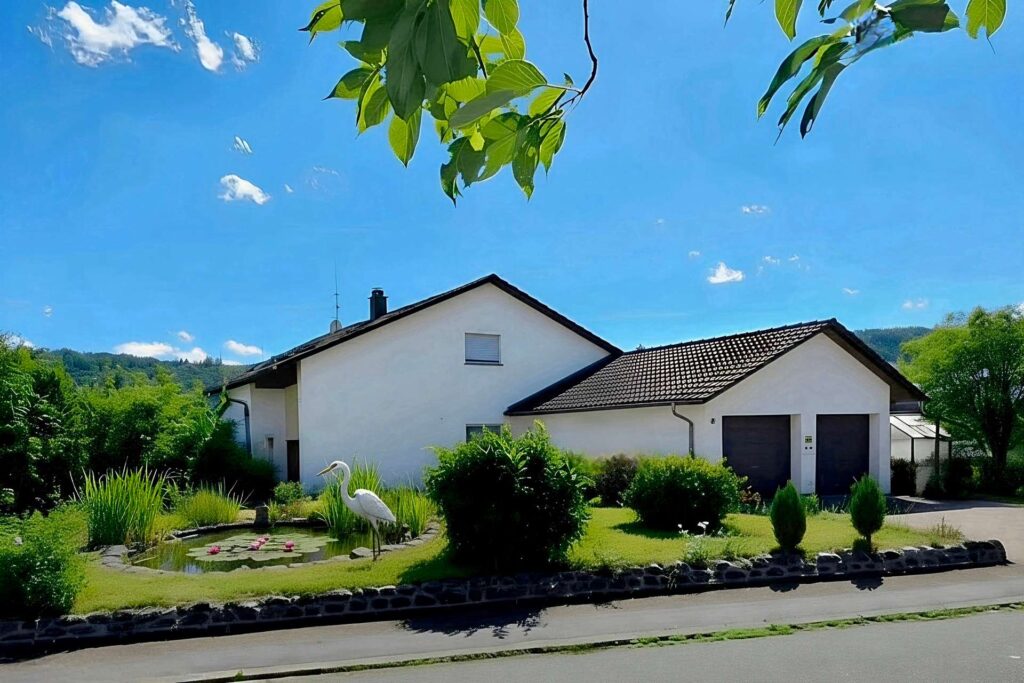 Binau - 190 m² flexibler Wohntraum in begehrter Lage: Großzügiges Zweifamilienhaus mit Garten und Südbalkon