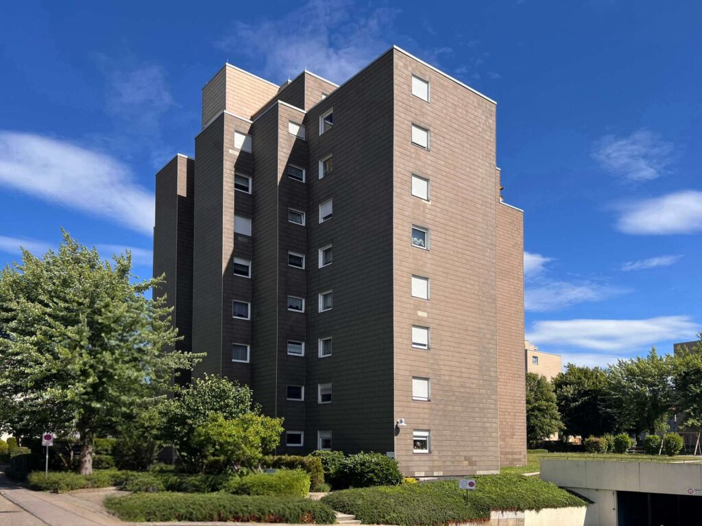 Schwaikheim - !!! Lichtdurchflutetes Potenzial im 4. OG: Großzügige 3-Zimmer-Wohnung mit Balkon !!!